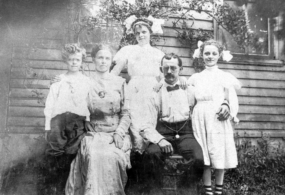 Valentin-Weschler-mit-Familie (1).jpg
